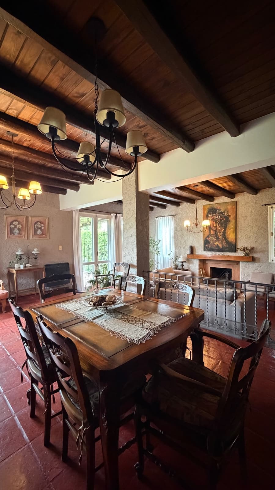 Casa 2 dorm. + 1 estudio - Chacras de Coria, jardín parquizado y pileta — foto 4