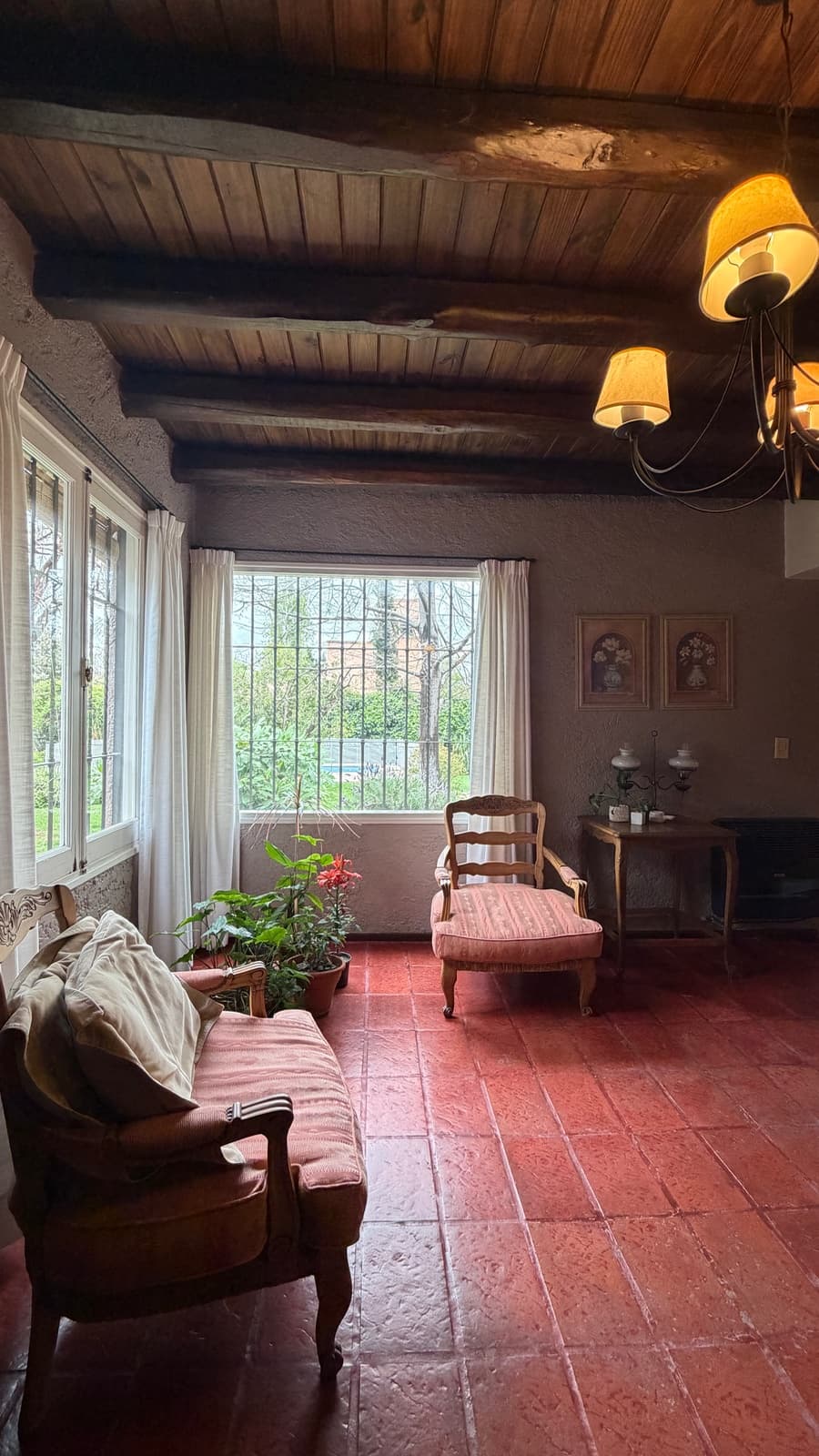 Casa 2 dorm. + 1 estudio - Chacras de Coria, jardín parquizado y pileta — foto 6