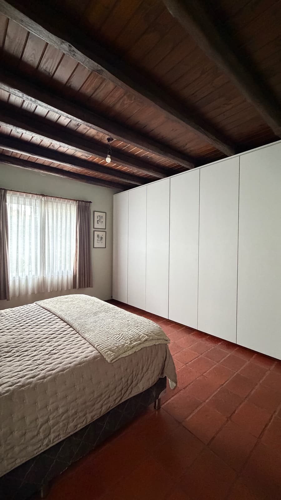 Casa 2 dorm. + 1 estudio - Chacras de Coria, jardín parquizado y pileta — foto 11