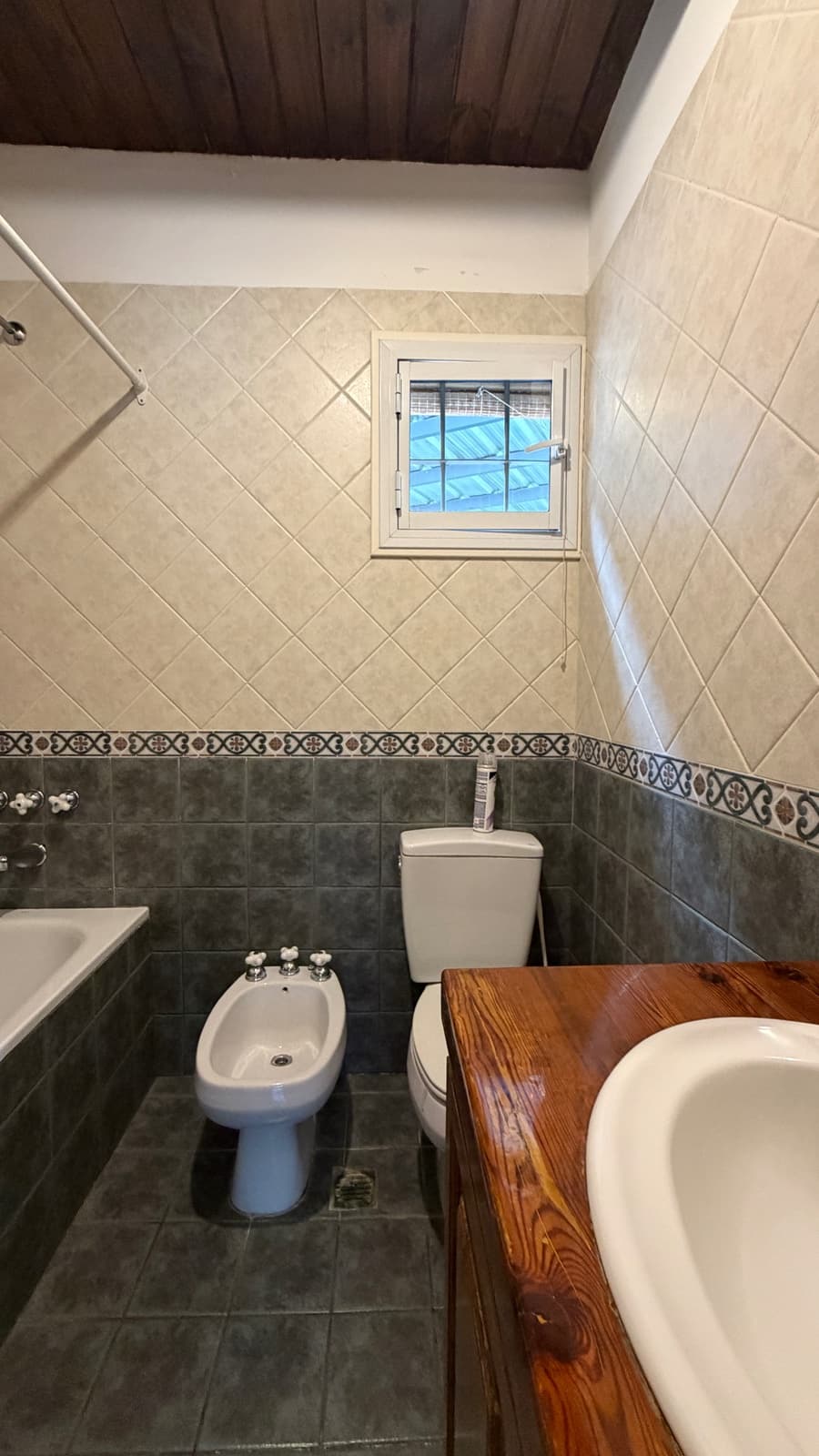 Casa 2 dorm. + 1 estudio - Chacras de Coria, jardín parquizado y pileta — foto 12