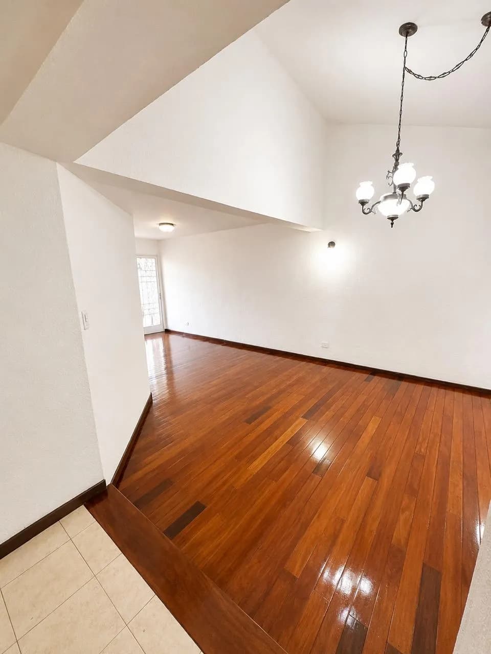 Casa 4 dorm. + estudio en Peltier — Godoy Cruz — foto 3